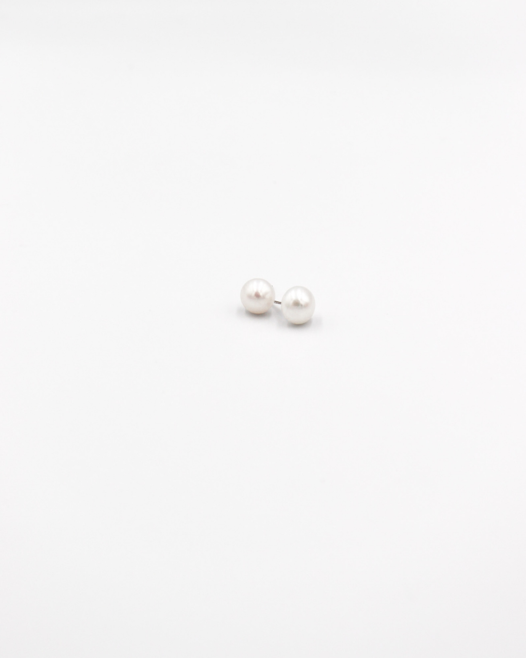 Small Pearl Stud