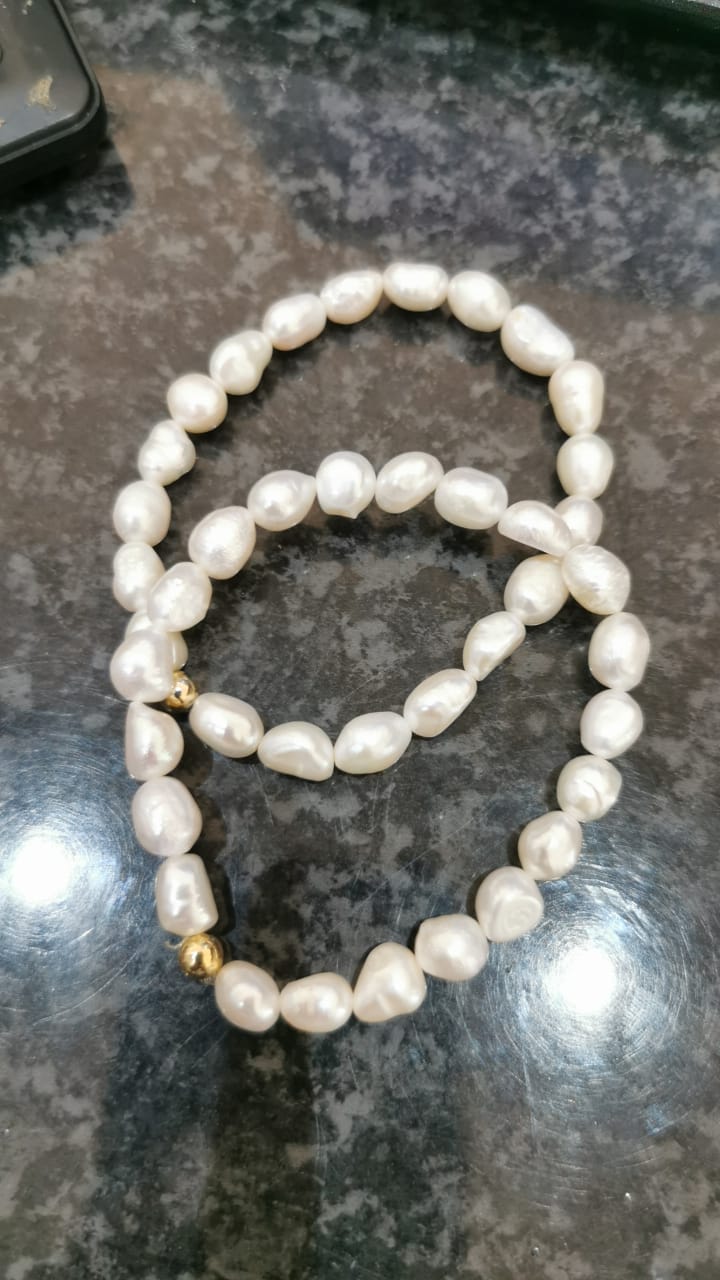 Baroque pearl stretch bracelets with gold bead